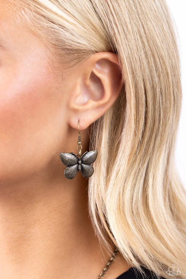 Paparazzi DRAWN to the Wind - Brass Necklace