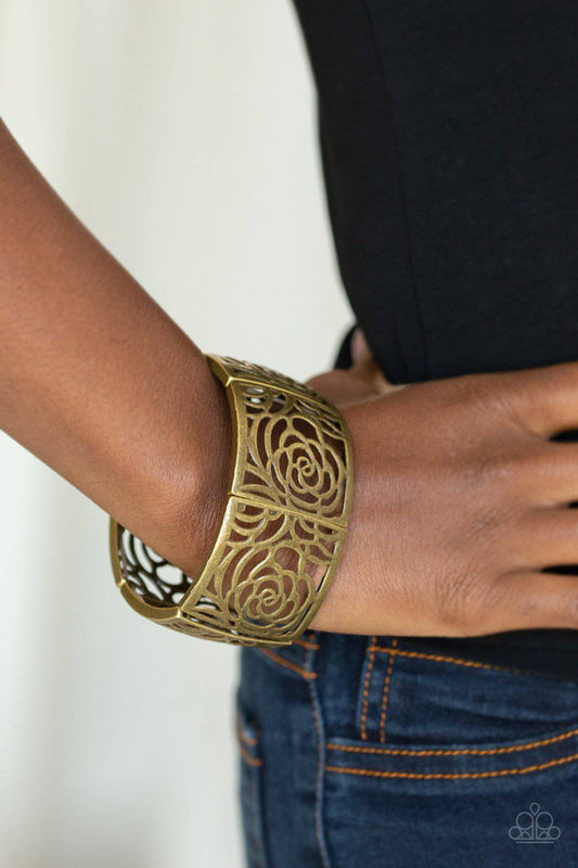 Victorian Variety - Brass Floral Stretchy Bracelet - Paparazzi Accessories - GlaMarous Titi Jewels