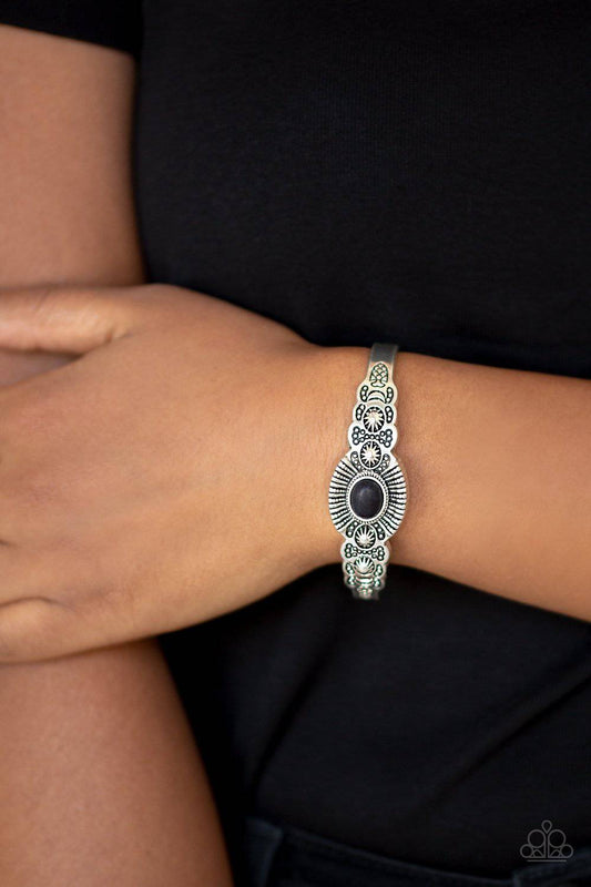 Wide Open Mesas - Black - GlaMarous Titi Jewels