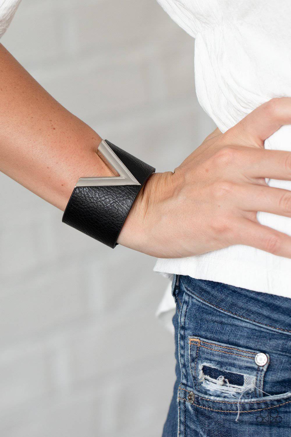 Claws Out - Black Leather Snap Bracelet - Paparazzi Accessories - GlaMarous Titi Jewels