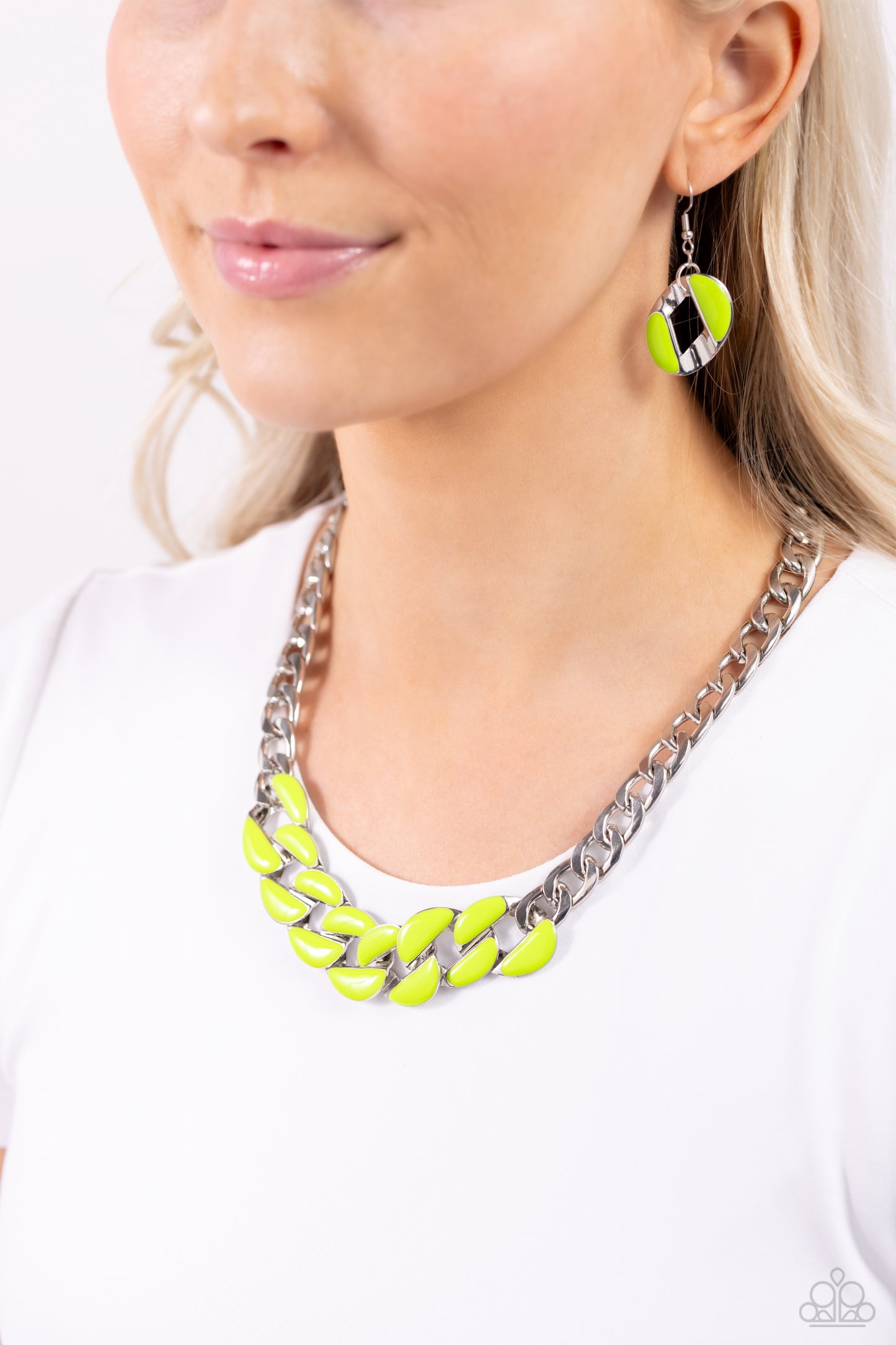 Paparazzi CURB Craze - Green Necklace